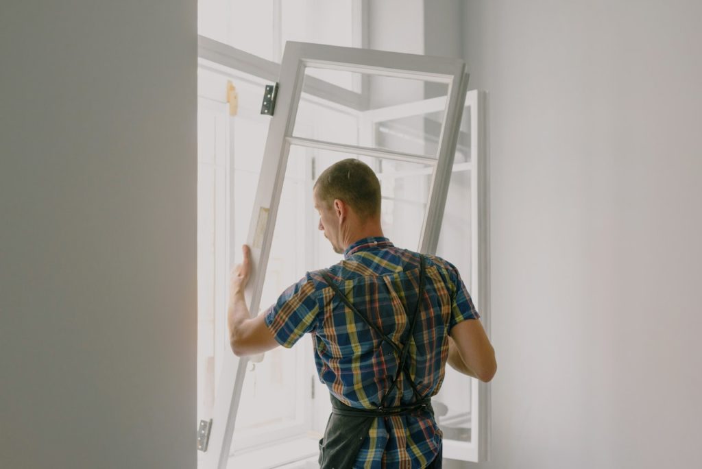 Hiring a Wrongful Death Lawyer in Ontario - Are You Eligible? 4 house repair done by the father
