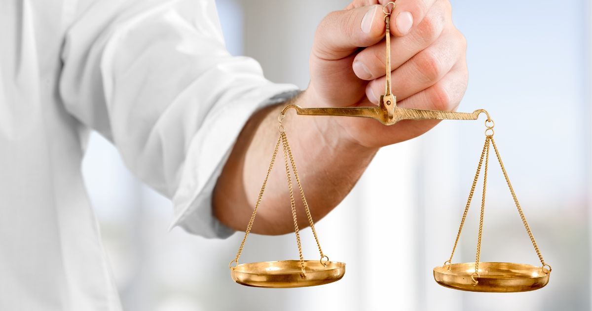 Ontario Evidence Act: Exploring Evidence Types & Courtroom Tactics 3 Justice, as the image indicates, must be fair and impartial to be worthy of the name.