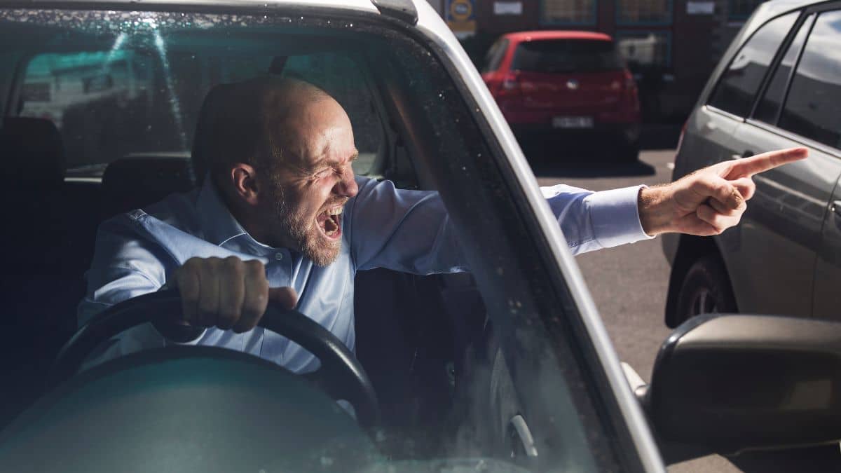 A driver initiates a road rage against while in traffic.