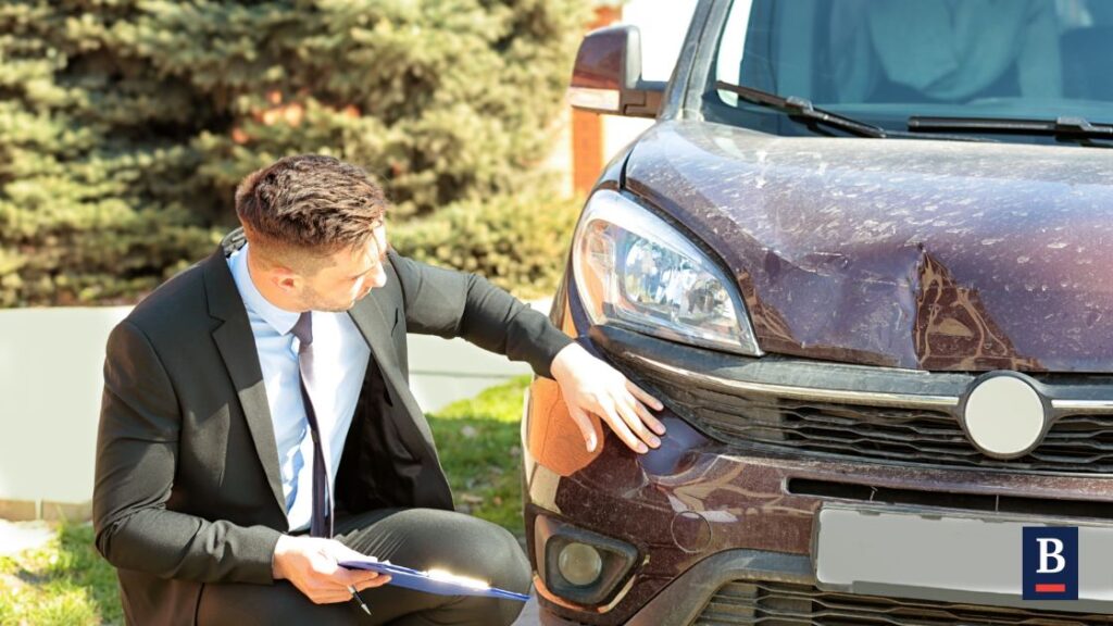 Navigating Insurance Adjusters: Tips for dealing with insurance companies after an accident. 3 Insurance Adjusters: Reviewing and Understanding the Settlement Offer